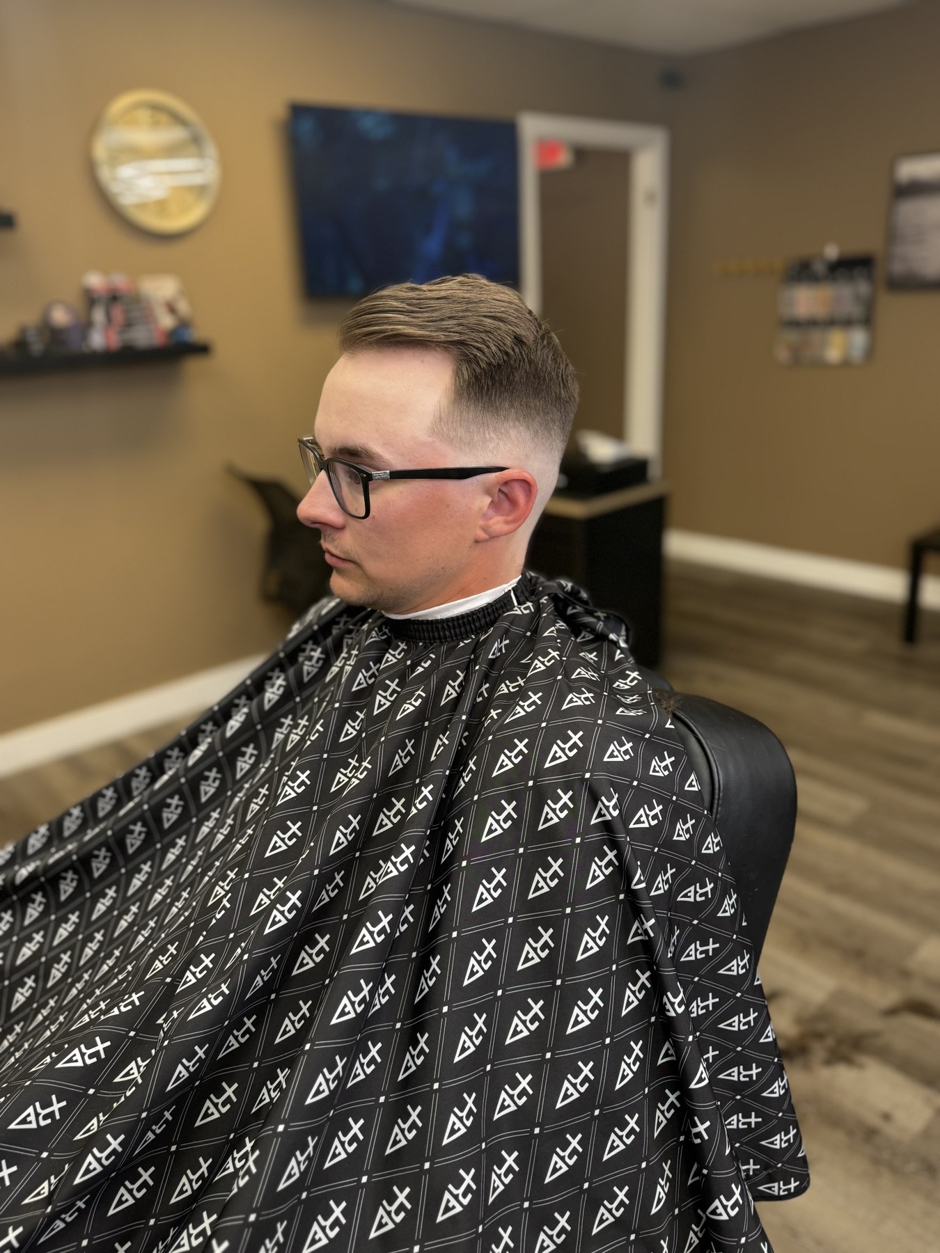 Mid fade, comb over